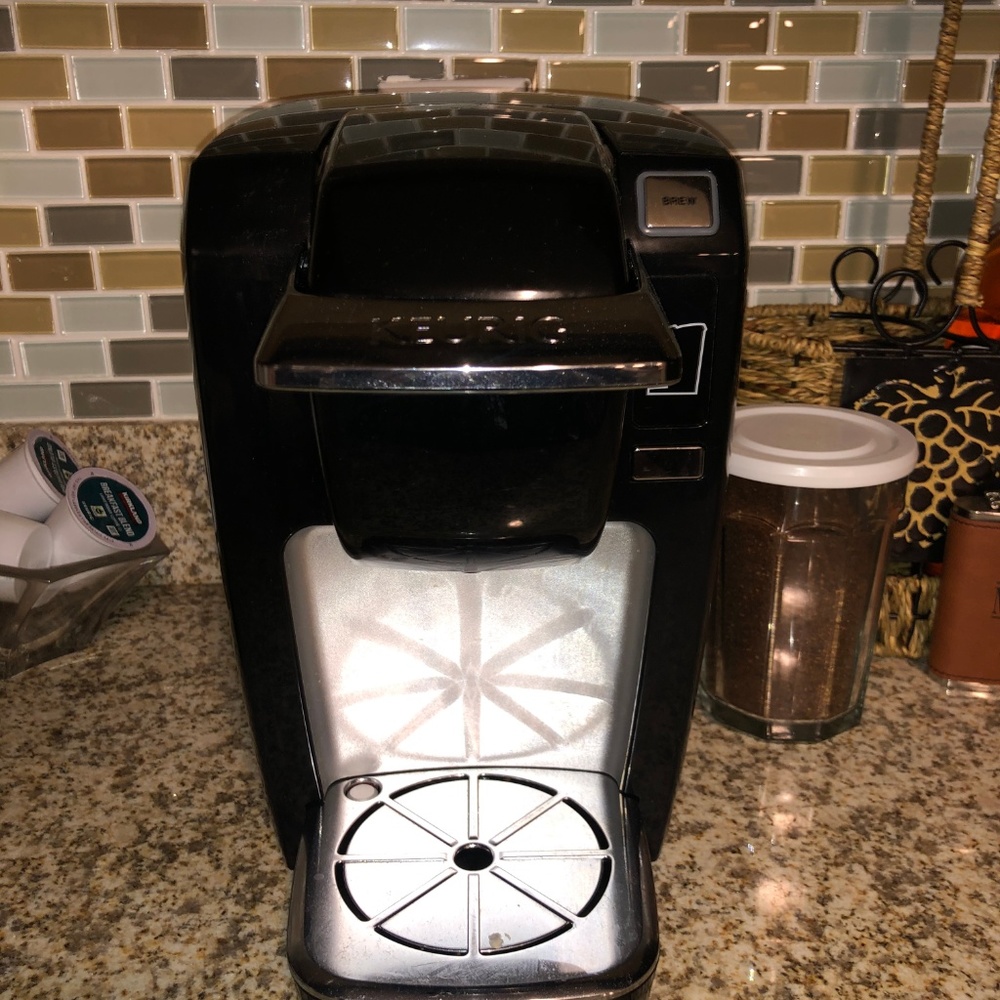 Single-Serve Keurig with milk frother included!